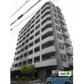 ９階建ての目立つ外観