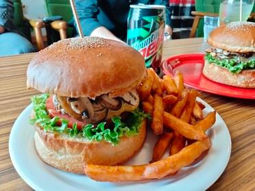 マッシュルームチーズバーガー