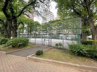 都会にある緑にキャッチボールができる公園 西池袋公園 ピタットハウスの地域情報発信ブログ 街ピタ 都会にある緑にキャッチボールができる公園 西池袋公園 ピタットハウスの地域情報発信ブログ 街ピタ
