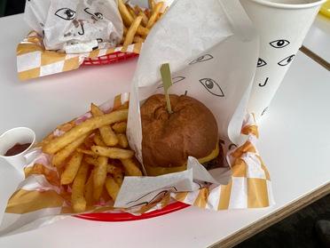 海外旅行気分を味わいながらのランチ 北谷 美浜 ジェッタバーガーマーケット 957 ピタットハウスの地域情報発信ブログ 街ピタ 海外旅行気分を味わいながらのランチ 北谷 美浜 ジェッタバーガーマーケット 957 ピタットハウスの地域情報発信ブログ 街ピタ